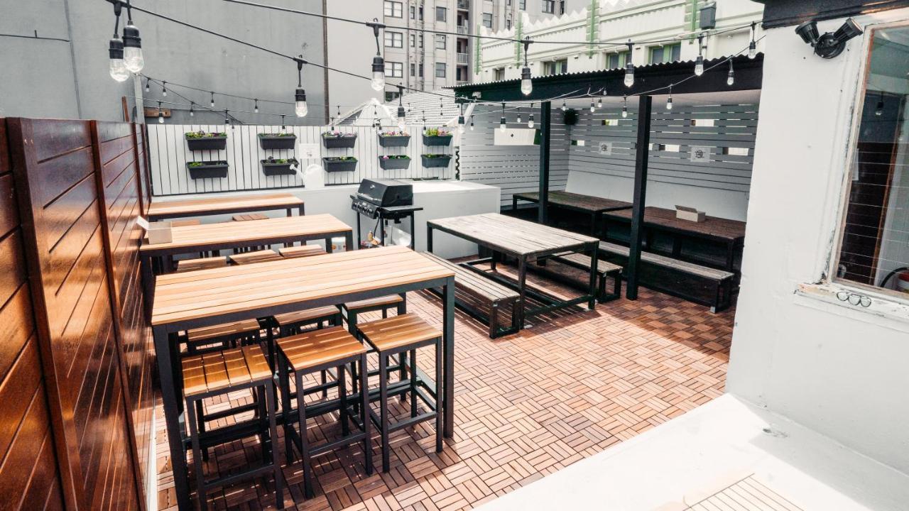 Mad Monkey Downtown Hostel Sydney Exterior photo