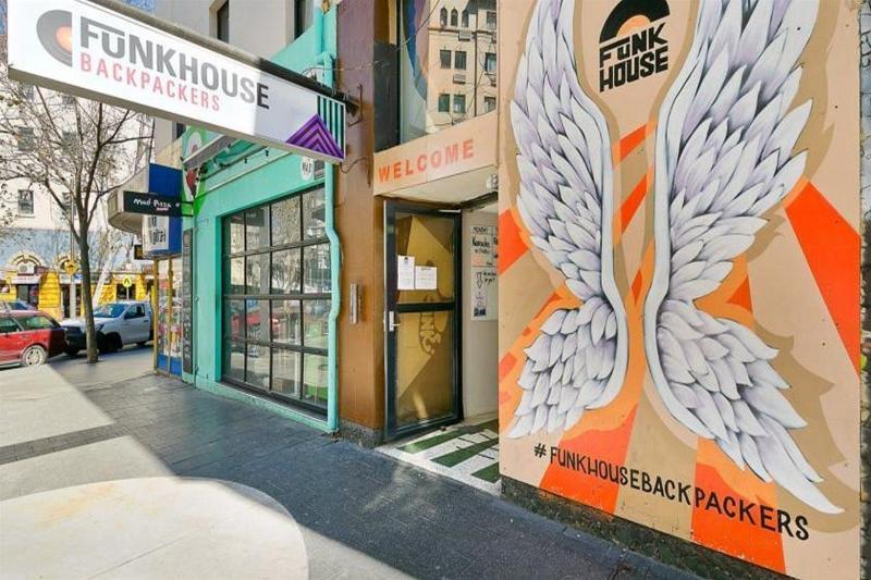 Mad Monkey Downtown Hostel Sydney Exterior photo